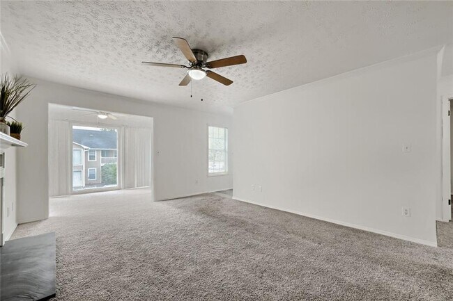 Building Photo - 905 Augusta Dr