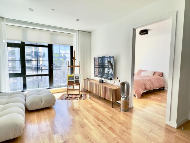 Foto principal - 1 bedroom in Queens NY 11101