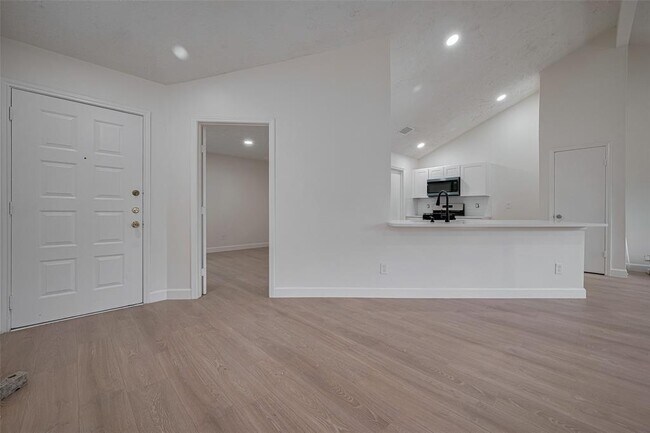 Foto del edificio - 16250 Rancho Blanco Dr