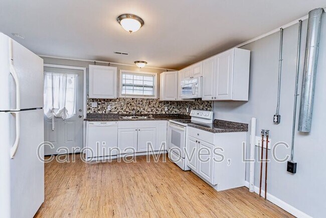 Foto del edificio - 304 Churchill Cir