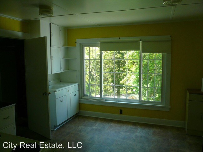 Building Photo - 16 Miracle Dr