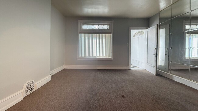 Foto del edificio - 5652 Addison St