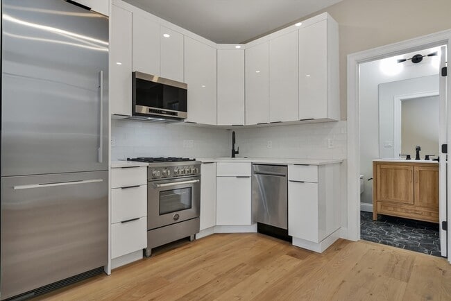 Building Photo - 166 Salem Street Unit 7