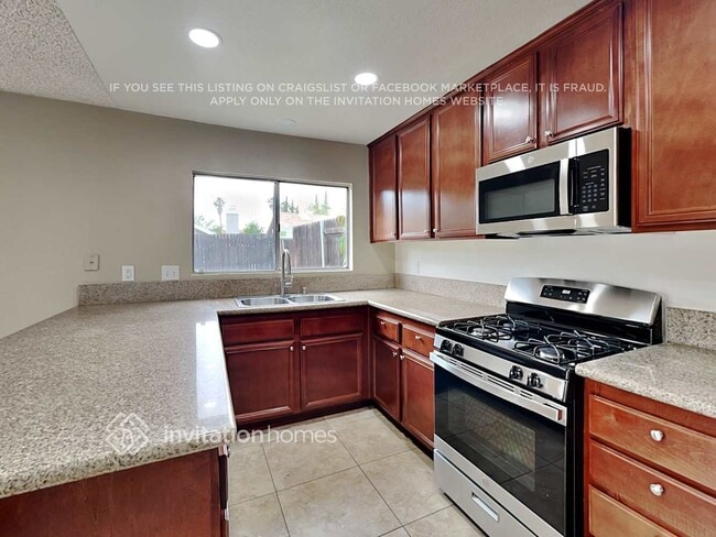Building Photo - 7886 Pinyon Ave