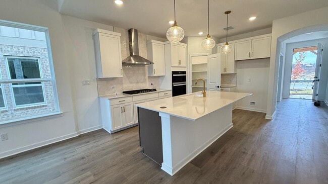 Foto del edificio - 597 Rubber Tree Wy