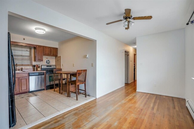 Building Photo - 398 Jersey Ave
