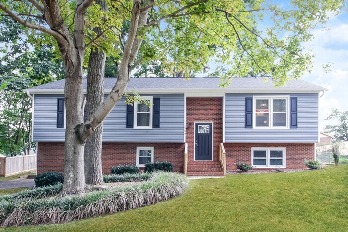Primary Photo - Charming 3 bed 2 bath home
