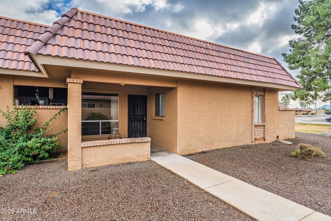Building Photo - 501 W Yukon Dr