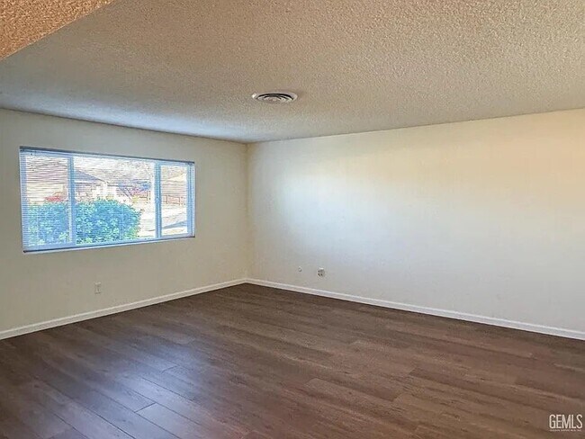Foto del edificio - 2705 Parkfield Ct