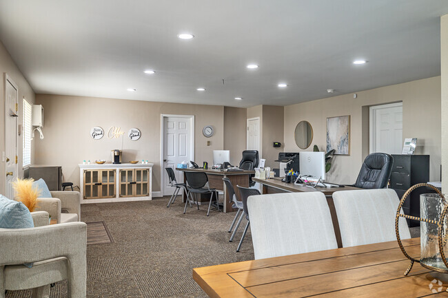 Leasing Office - Courtyards on Glendale