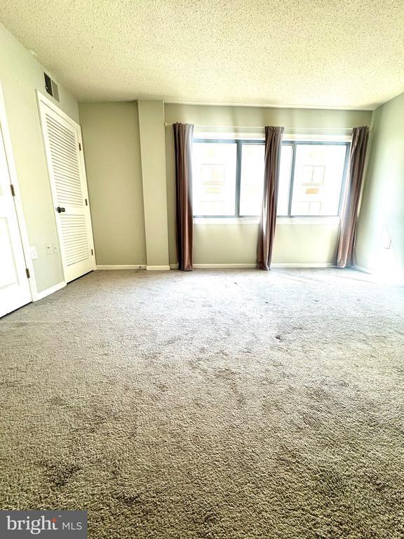 Foto del edificio - 1301 N Courthouse Rd