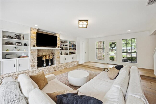 Foto del edificio - 10505 Spicewood Pkwy