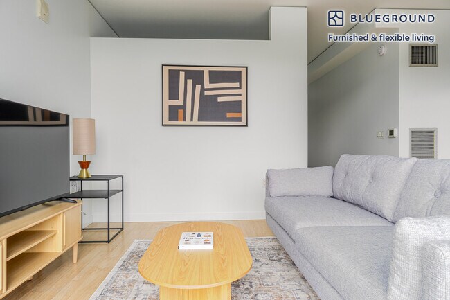 Foto del edificio - 521 Stadium Pl S