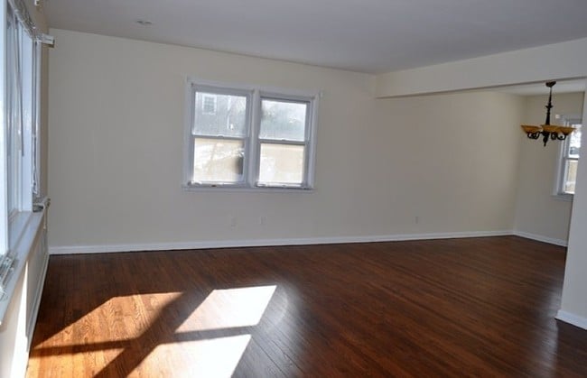 Building Photo - 112 Manito Ave