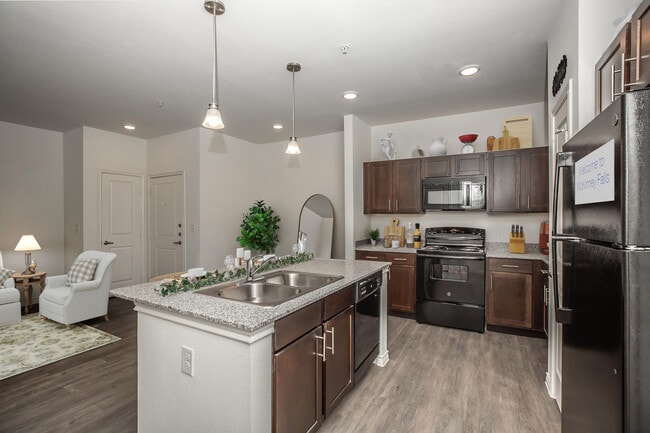 Foto del edificio - McKinney Falls Apartments- Income Restricted