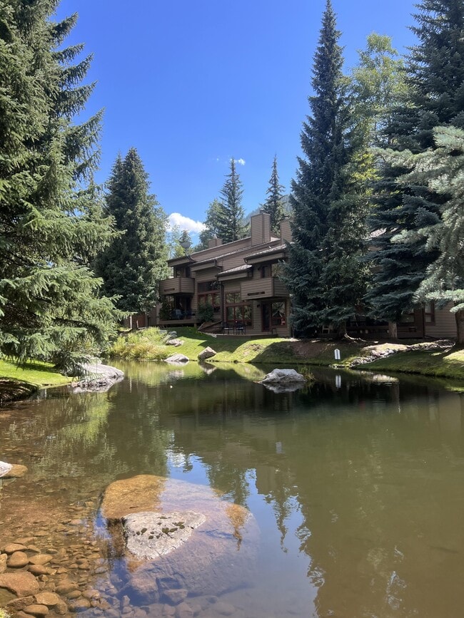 Building Photo - 4552 Meadow Dr
