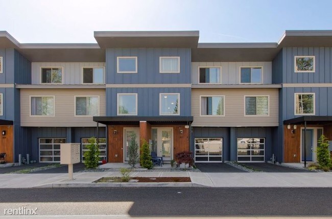 Building Photo - 3 br, 2.5 bath Townhome - 813 NW Victoria Ave