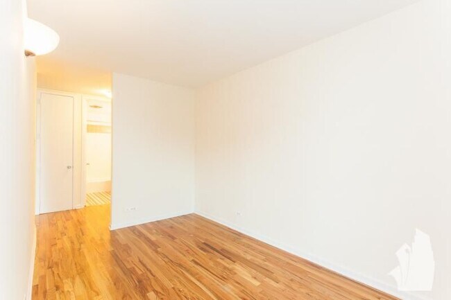 Foto del edificio - 4600 N Clarendon Ave