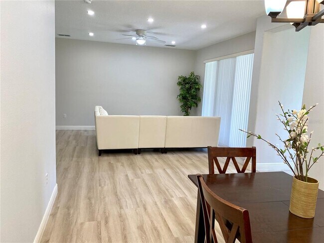 Building Photo - 167 Los Gatos Pl