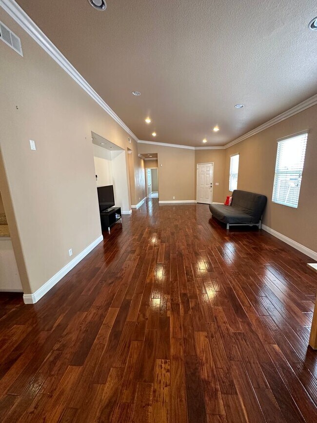 Foto del edificio - Single Story 3 Bedrooms in Temeku Hills