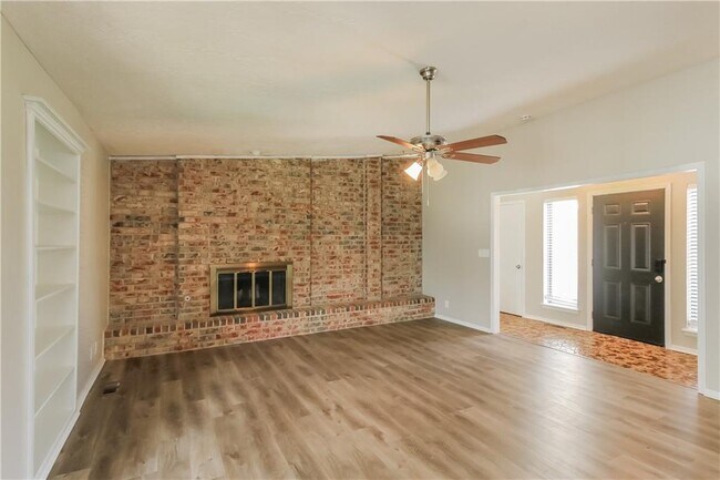 Building Photo - 3920 Green Hills Ct