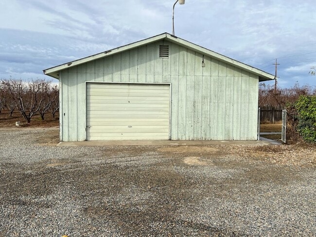 Foto del edificio - Reedley Country Home For rent