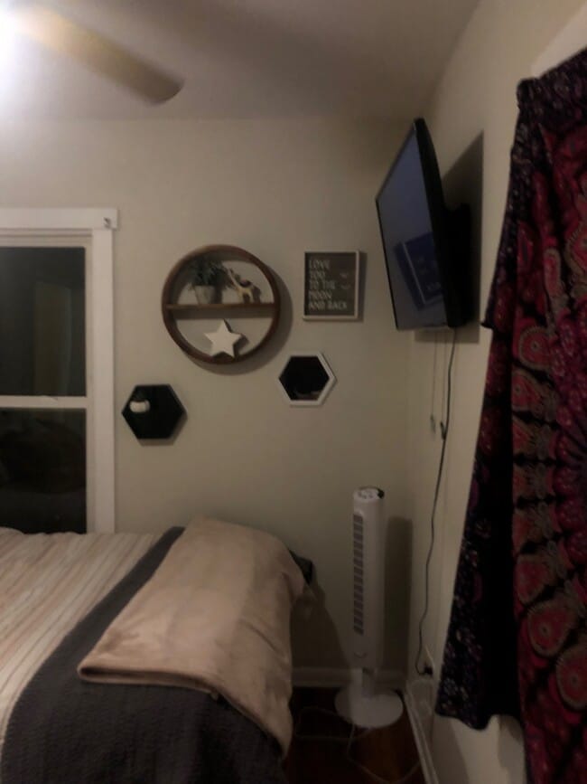 decorated bedroom - 419 E Lane Ave