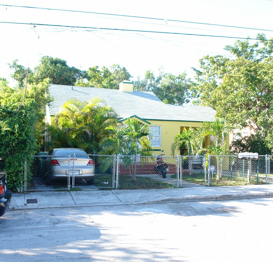 Building Photo - 268 NW 59th Ter