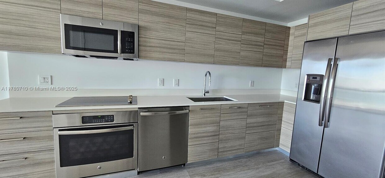 Foto principal - 121 NE 34th St