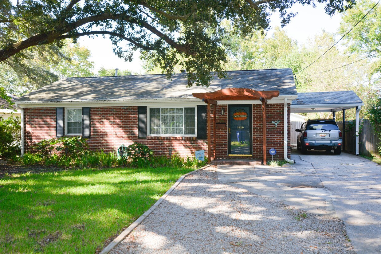 Primary Photo - 1820 Pebble Rd