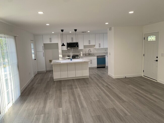 Building Photo - 7501 Capistrano Ave