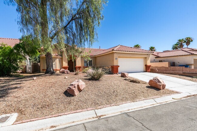 Foto del edificio - Charming Single-Story Home with Spa & Covered Patio Near Spencer & Wigwam in Las Vegas