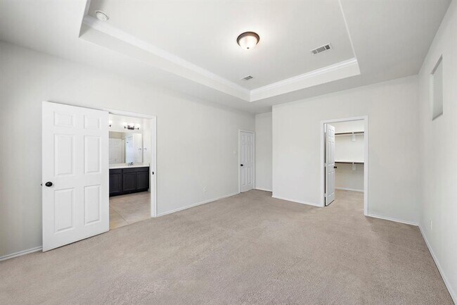 Building Photo - 8663 Cedardale Park Dr