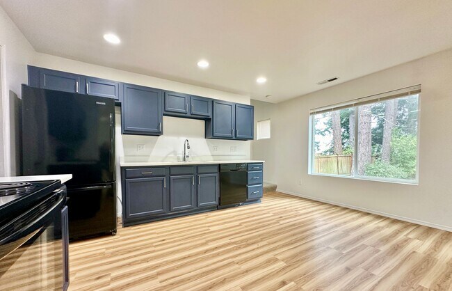 Building Photo - Beautifully Updated 3-Bedroom Home for Lea...