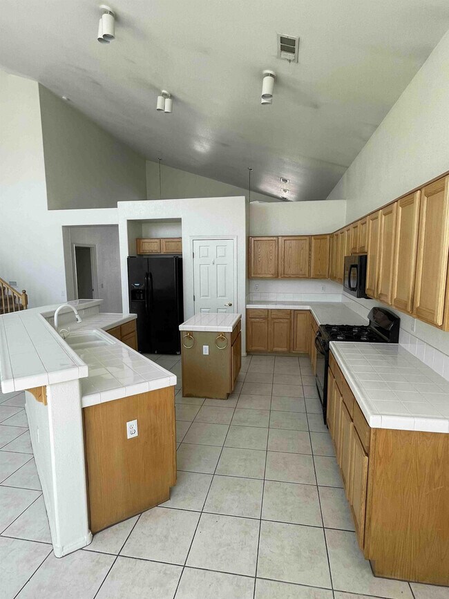 Building Photo - 8609 Highland View Ave