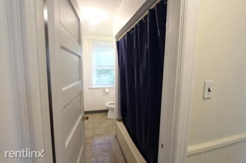 Building Photo - 3 br, 1 bath Apartment - 71 Peck St 3 Unit 3