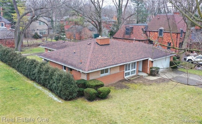 Building Photo - 8104 Huntington Rd