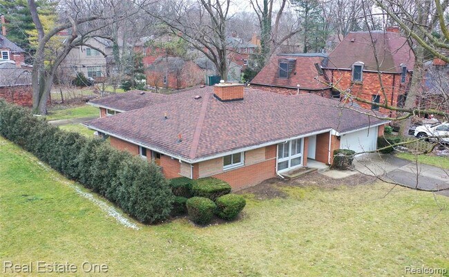 Foto del edificio - 8104 Huntington Rd