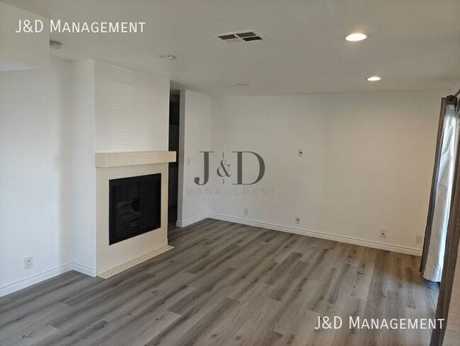 Building Photo - 10790 Aderman Ave