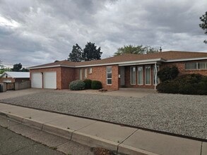 Building Photo - 2701 Cagua Dr NE