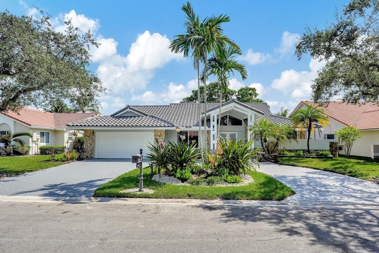 Foto principal - 9066 NW 52nd Ct