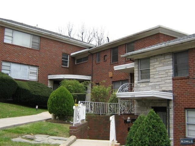 Primary Photo - 348 Northwood Way