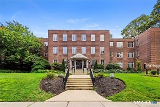 Building Photo - 869 Farmington Ave