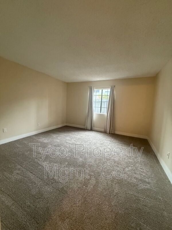 Foto del edificio - 220 Telegraph Canyon Rd