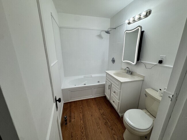 Foto del edificio - 134-136-136 Woodlawn St