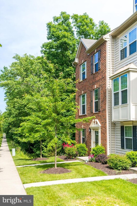 Foto principal - 7855 Port Capital Dr