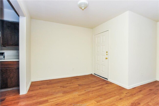 Building Photo - 2805 Longmire Dr
