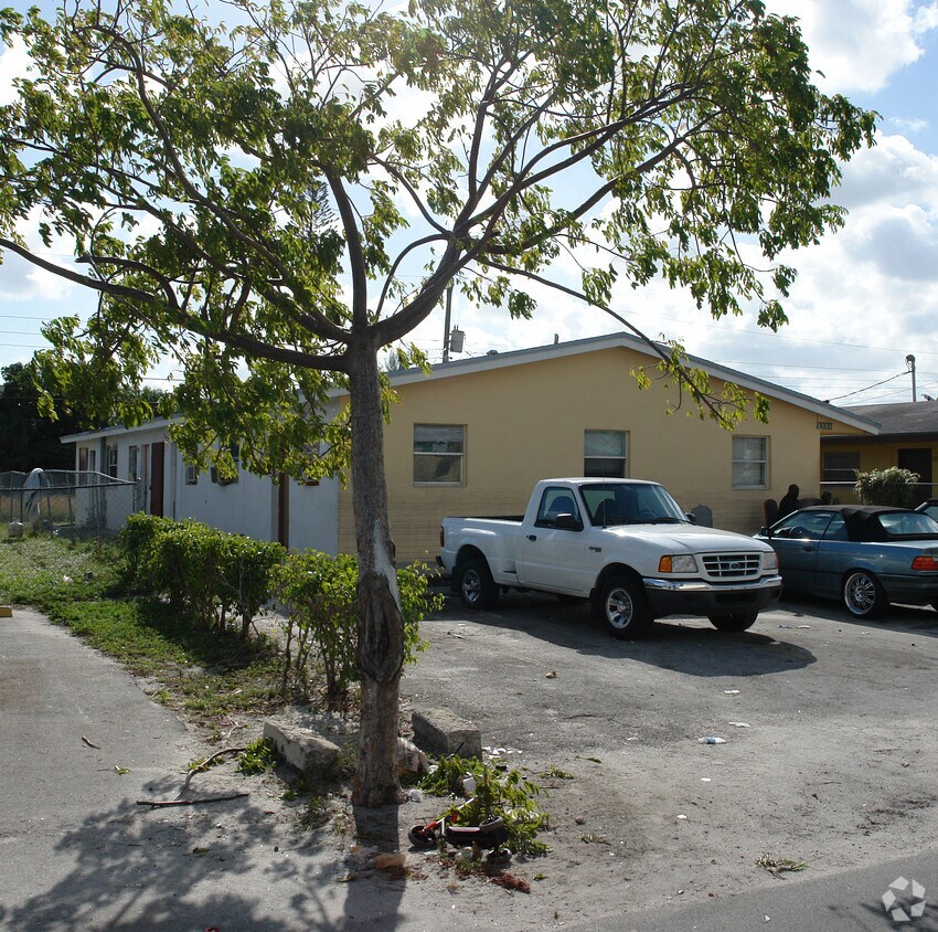Foto del edificio - 3032 NW 2nd St