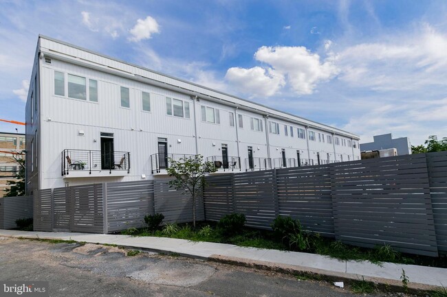 Building Photo - 1230 N Taney St