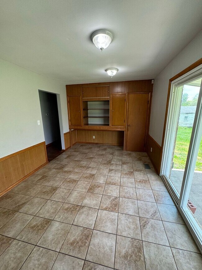 Foto del edificio - Perry Twp - 3 BR ranch